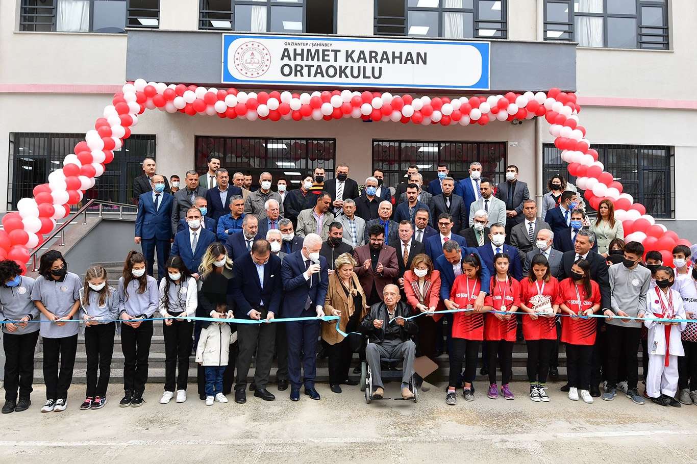 Gaziantep’te 35 derslikli ortaokul düzenlenen törenle açıldı